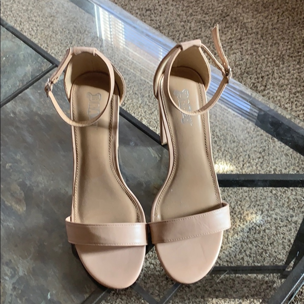 Nude Pumps